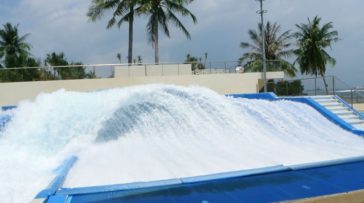 Flowbarrel - Flowrider at the Wavehouse - Singapore - Laybacktravel