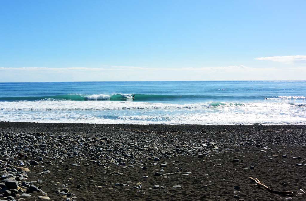 Surfer @ Donghe Beach Break