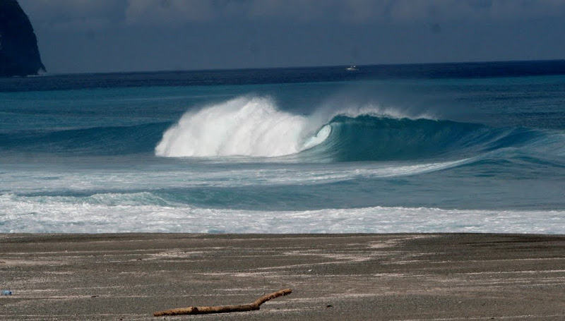 Wave in Nijima Japan by Dane Gillett