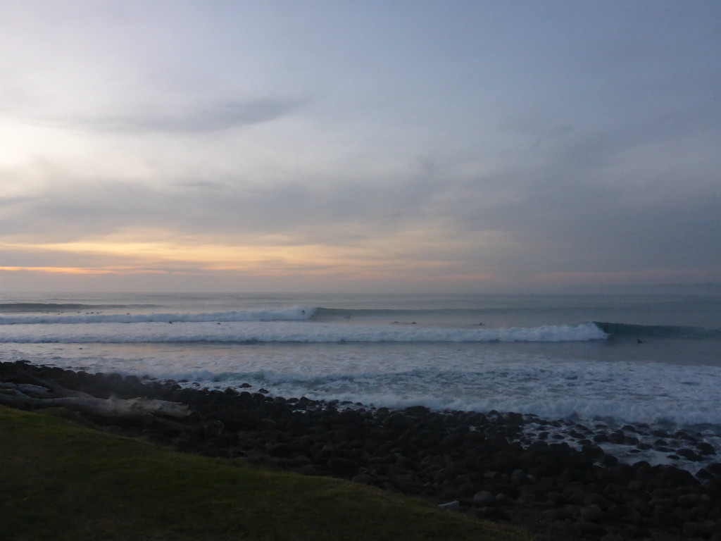 Manu Bay Surf @ Raglan, New Zealand - Layback Travel