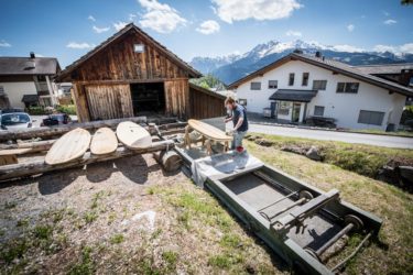 Enlain Ammann Holz Surfboard Workshop Werkstatt Laax Laybacktravel