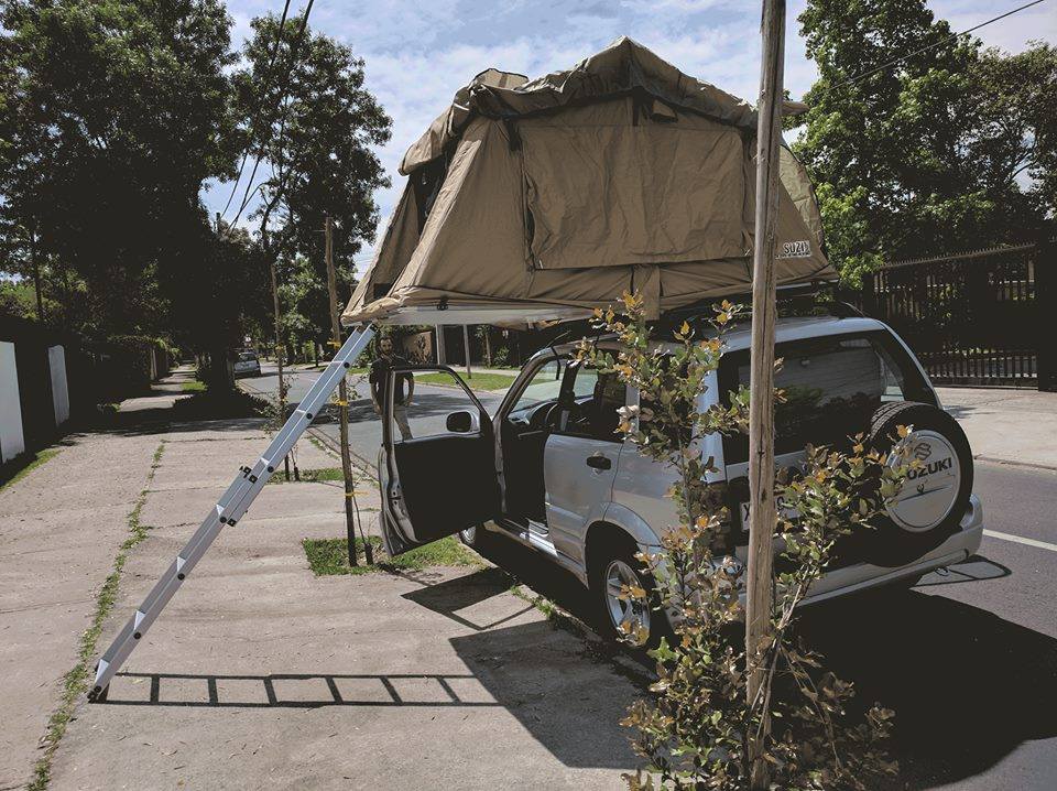 Car rooftop tent Suzi Santiago - Layback Travel